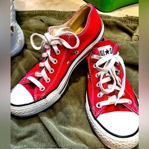 Red Converse. MENS 7. Women’s 9.